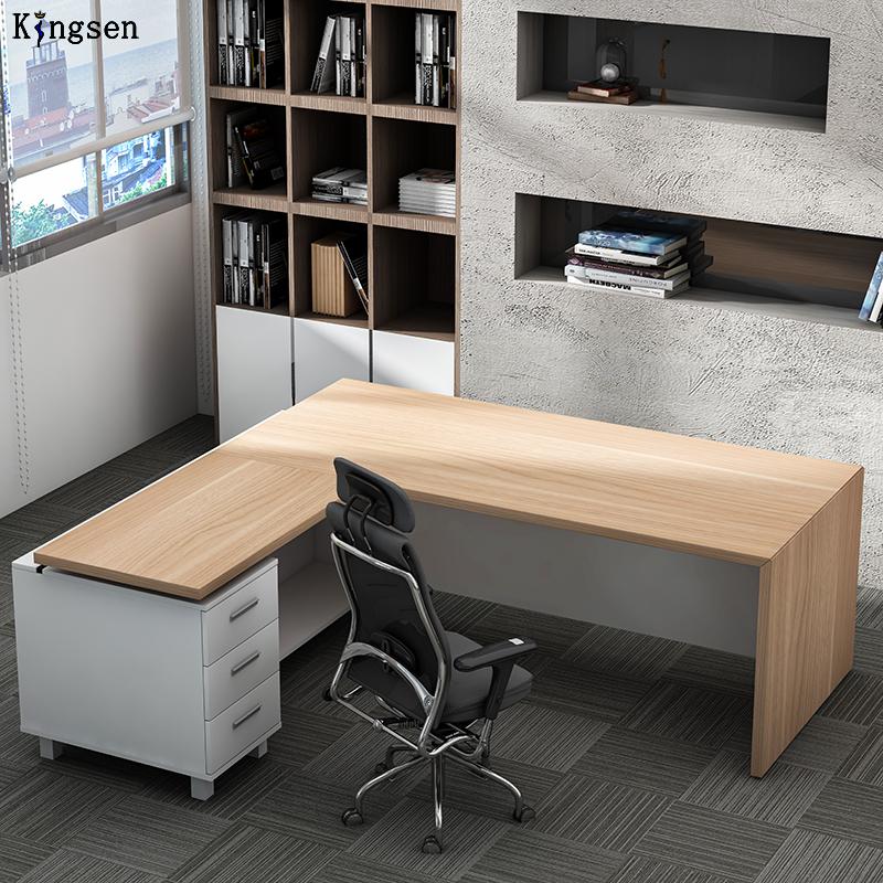 Directional desk with return cabinet in 3D